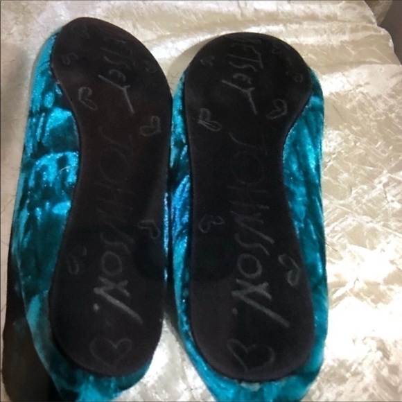 Adorable Betsey Johnson slip on’s - Picture 6 of 6